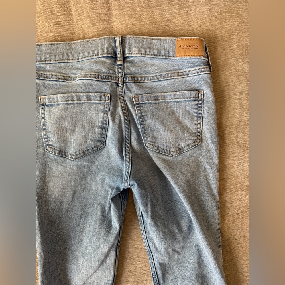 Abercrombie Kids High Rise Jean Legging Light Wash Distressed Jeans 13/14 Short - Picture 10 of 10
